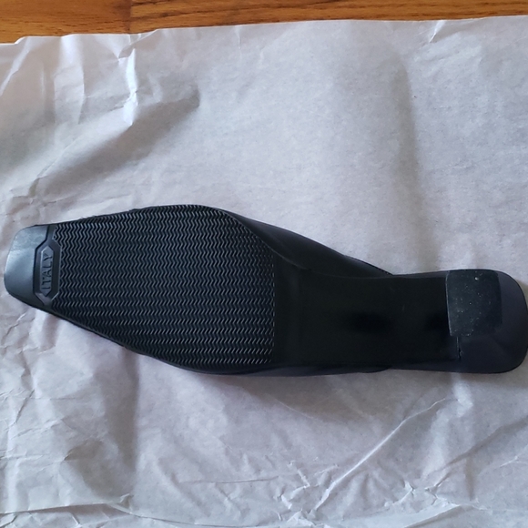 Shoes - Picture 2 of 5